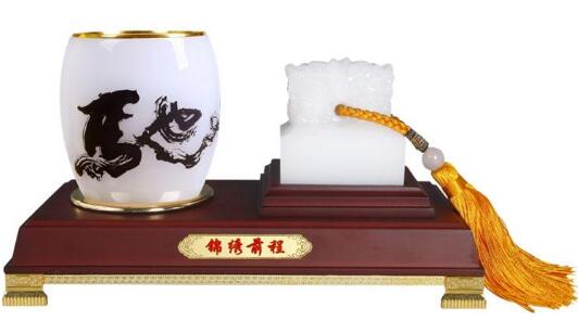 如何選擇高端別致的商務(wù)禮品